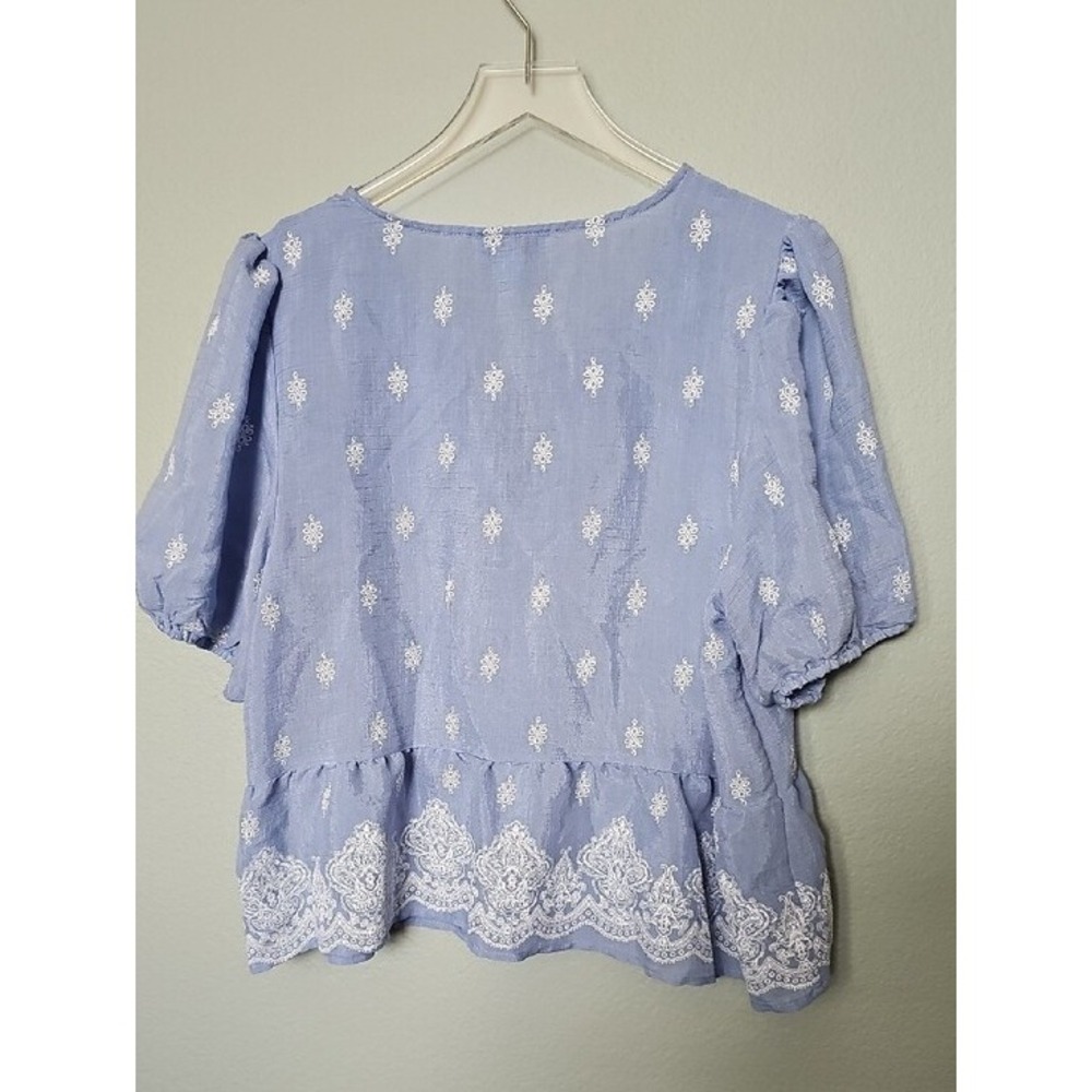 CeCe Blue Embroidered Peplum Blouse XL Short Puff Sleeve Tie Neck Pearl Bead - Picture 9 of 9